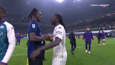 A beautiful moment: the Inter fans giving a special tribute to the Bosnian scorer Edin Džeko 🔵⚫