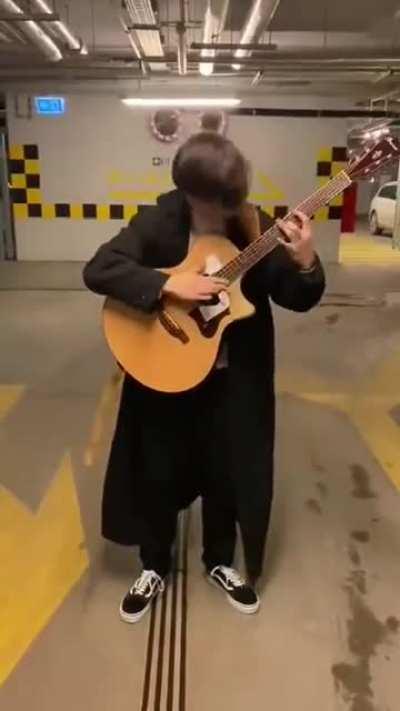 Master of the wild style guitar 🤘🏿🤘🏿🤘🏿