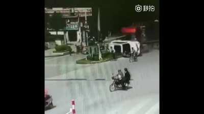 Huge Truck Runs Over Multiple People