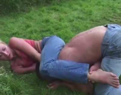 Farm girl uses headscissor in competitive match👩🏼‍🌾