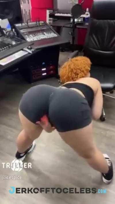 One Minute of Ice Spice Twerking