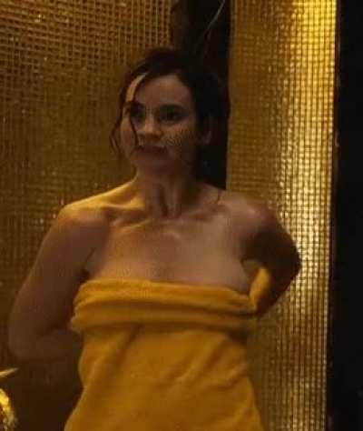 My favorite Lily James gif