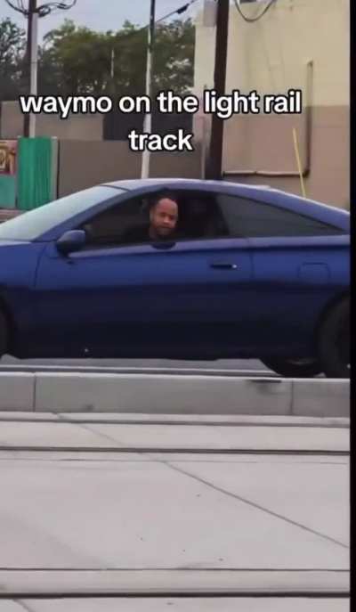 Waymo in Phoenix drives onto light rail track