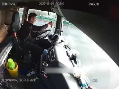 Man crashes on the highway after using his phone while driving