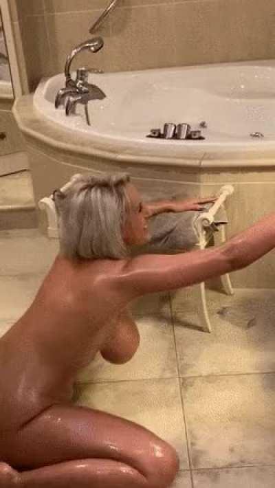 Angel Wicky behind the scenes