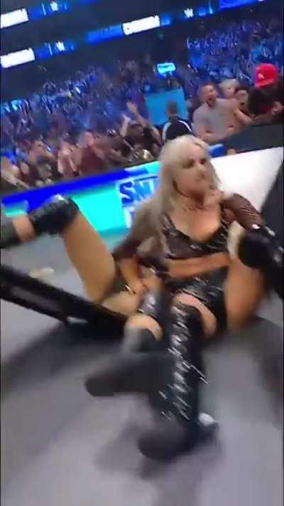 This was nuts. Liv Morgan & Lacey Evans