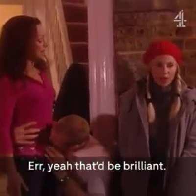 Крис...нам надо поговорить. - Да, что случилось?