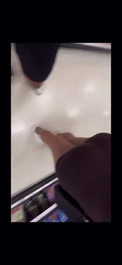 her bf was in the next isle and she still let rizzy grope her😂😏