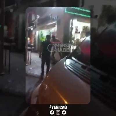 karisina siddet uygulayan adama bizimki bi tane yapistirnis