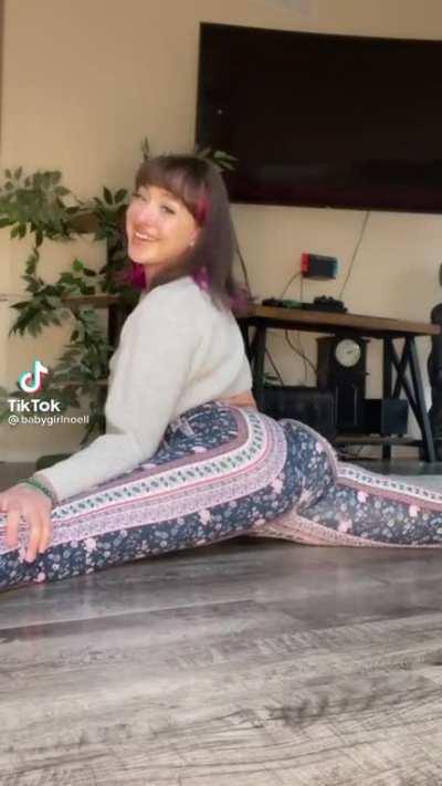 Splits to booty cheek flexing