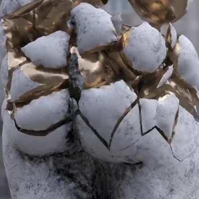 Converting fractures into inflated cloth. Simulated with Tyflow