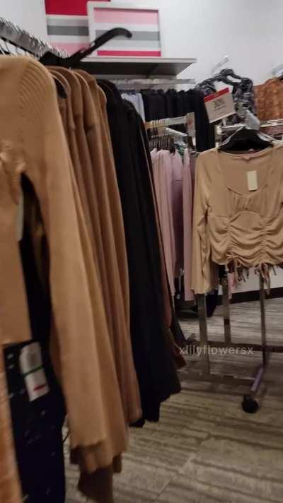 This looks like a good place to play with my pussy