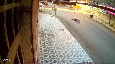 Dude failed trying to catch the Bus NSFW NSFL 