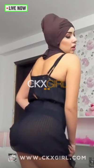 YaniraMuslim Teasing Dance in Dress 🧕🏻👗