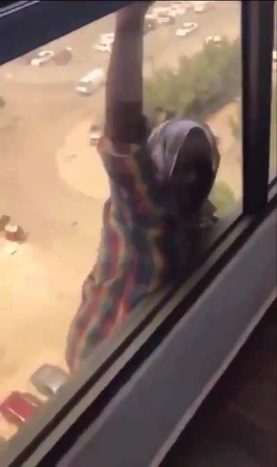 Maid falls off 7 stories while her employer records and watches (Kuwait)