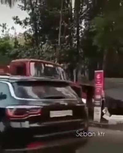 Idiot bus driver from India