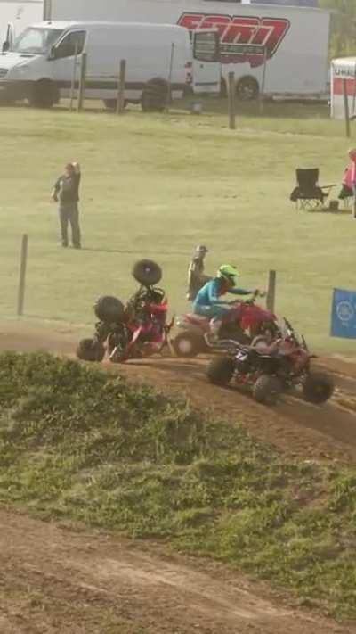 То же самое, когда сноубордисты сидят на склоне