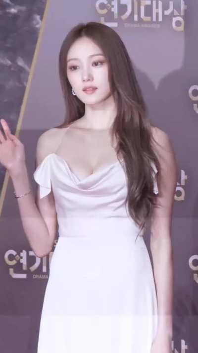 Lee Sung-kyung 