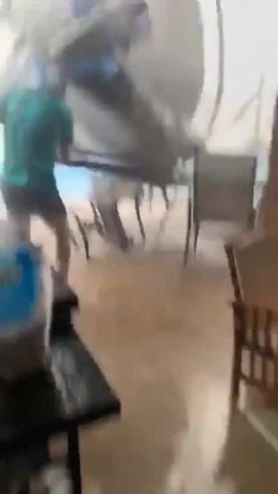 Trampoline do be flying tho