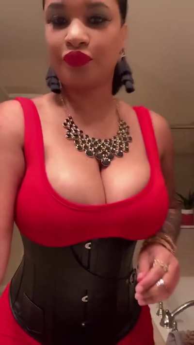 Honey load in red  💄 😍