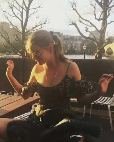 Anya Taylor-Joy almost letting them tiddies slip out, such a tease