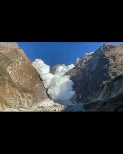 🔥 Cloud avalanche in the mountains of Nepal
