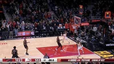 [Highlight] Trae Young lobs it up to AJ Griffin for the finish to stun the Raptors at the buzzer