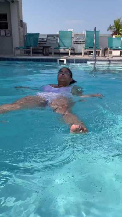 How does my new swimsuit look? 🤭😘