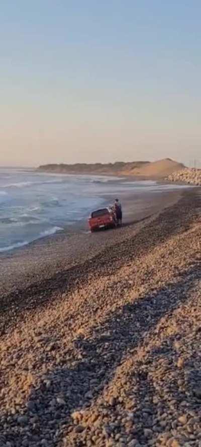 don't worry, we just have to hold it till the tide goes down