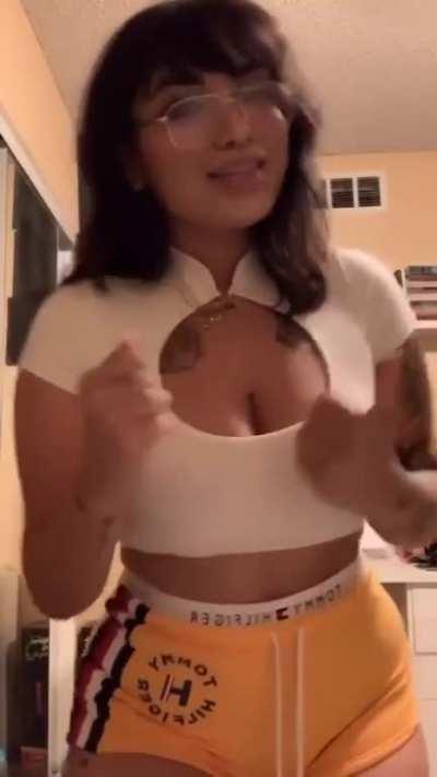 Anyone know her tic tok?