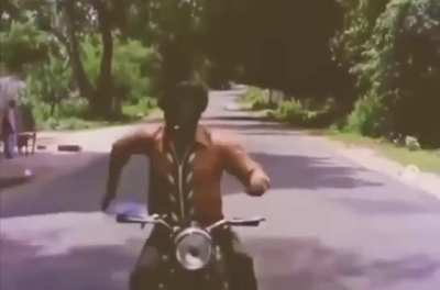 Thalaivar doing the Arjun varma Style before it even existed