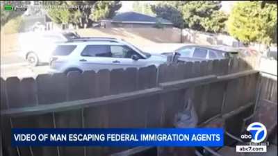 Man narrowly escapes from ICE agents into his house, they start kicking down his door