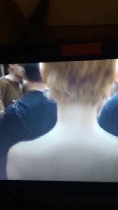 If, by the smallest of chances, this random extra sees this, I just want him to know how much I appreciate his contribution to the show. One of my favourite scenes lol