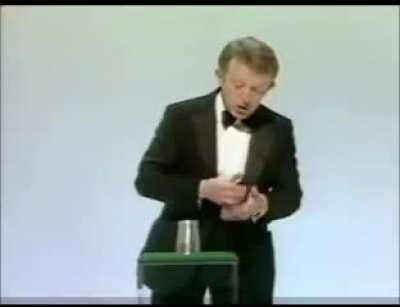 People complaining about the cup trick because they haven't seen the master