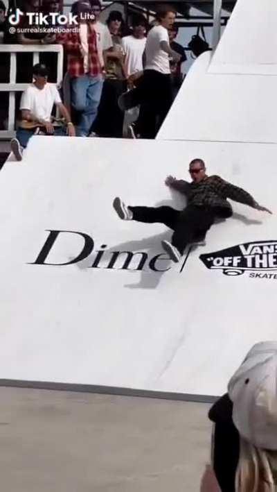 🔥🔥almost got injured using the skateboard.