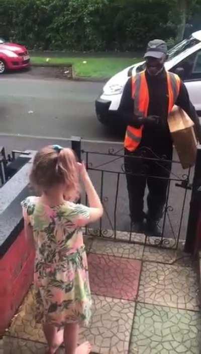 This 8 year old girl learned sign language to communicate with a deaf delivery man!