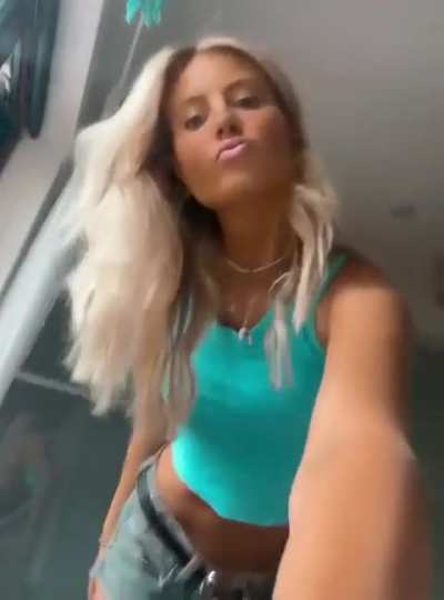 Does anyone know her name on tiktok?