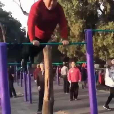 Chinese minister of health doing the Twirling Fartknocker