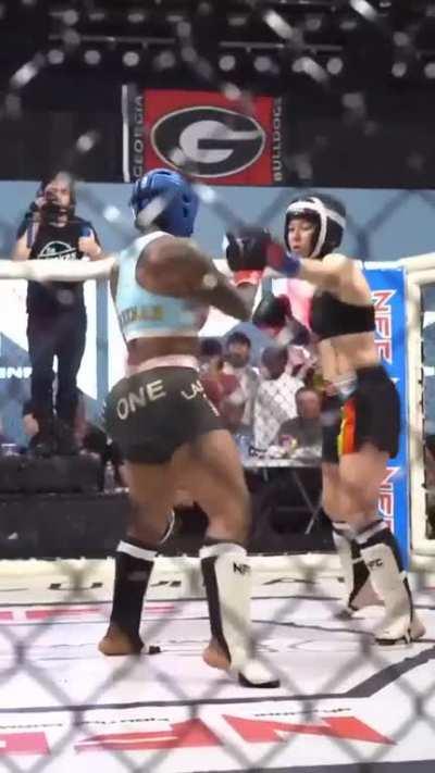 She got feet? Thicc girl gets koâd