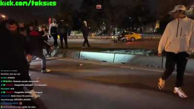 Erdogan supporter provokes the protesters safeguarding the Municipal Palace of Istanbul, receives a tough lesson