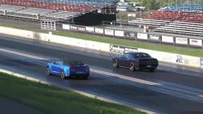 Dodge Hellcat Vs Chevrolet Camaro