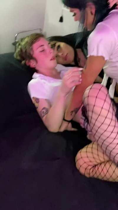 Me and my friends fuck every week now, we can’t get enough 😈😍