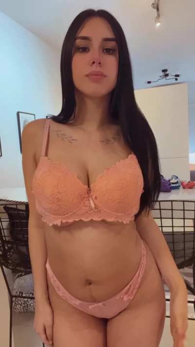 Estoy muy cachonda, quieres follarme?