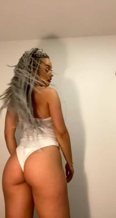 Be honest would you masturbate to my nudes if I ever sent you some😀