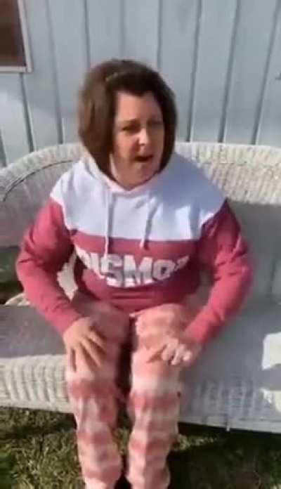 Antivax Karen fakes covid vaccine 