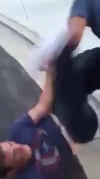 Guy with just 3 months of BJJ training heel hook a larger opponent in a street fight