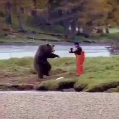 mAn fIGhTS a BeAr AnD aLmOsT dIEs