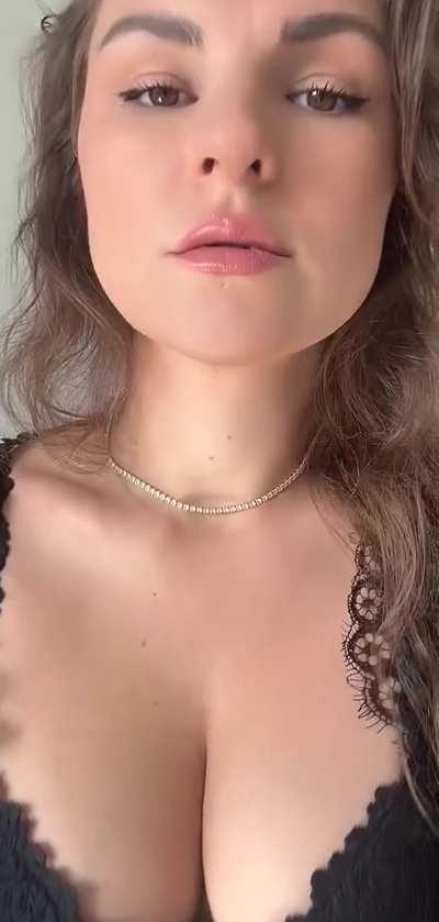 Hey yous....get over here and cum on my body