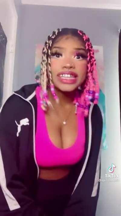 Miku has no voice and wants to scream