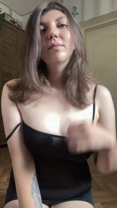 I’m single so nobody stop me to show you my boobs